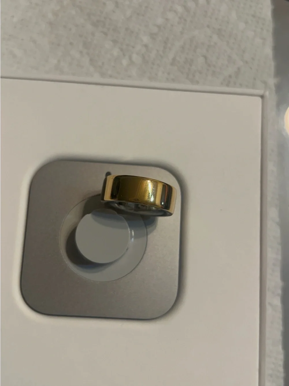 Gold Oura Ring Gen 4 – Size 7 – Like New – $250 ✨